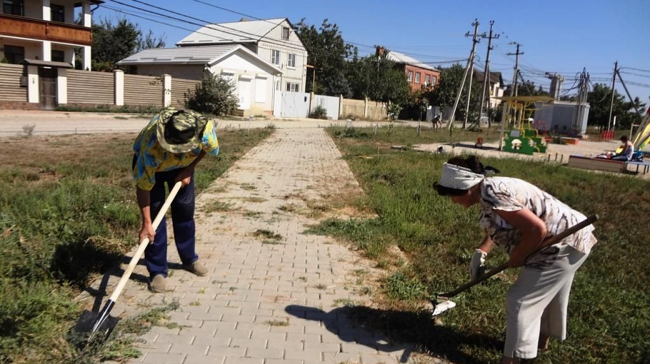 По улице Геодезической актив ТОС №481 провел субботник