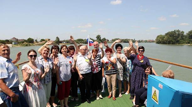 В канун празднования Дня России по инициативе депутата Государственной Думы Дмитрия Ламейкина прошла традиционная теплоходная прогулка по реке Кубань для актива общественности Прикубанского округа