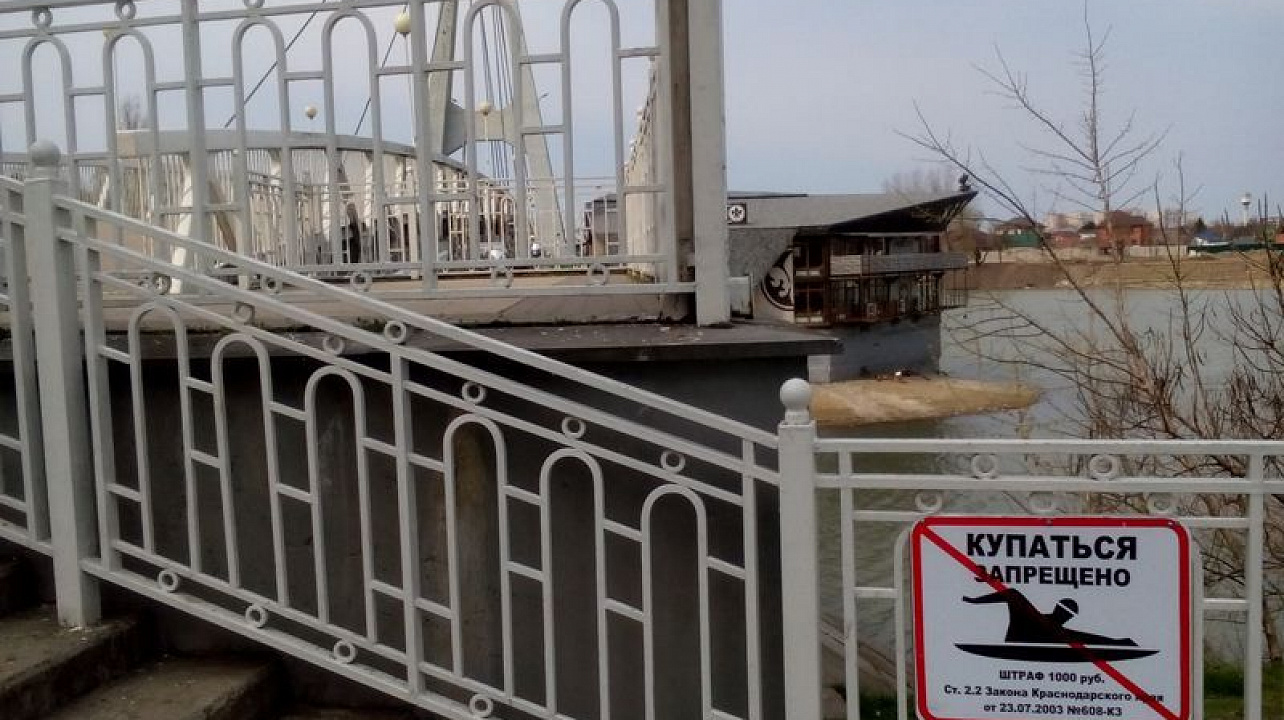 В Западном округе проверили наличие предупреждающих знаков по безопасности людей на водных объектах