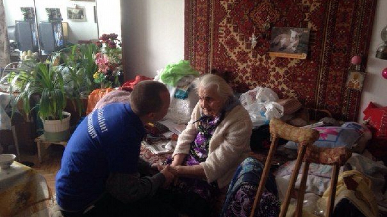 Члены молодёжного Совета Прикубанского округа оказали адресную помощь трем ветеранам