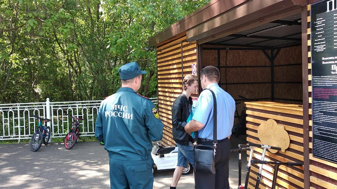 В парках Западного округа прошёл рейд по пожарной безопасности