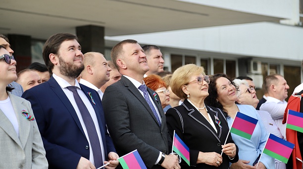 #РодномуКраю87: на Главной городской площади торжественно подняли флаг Кубани 