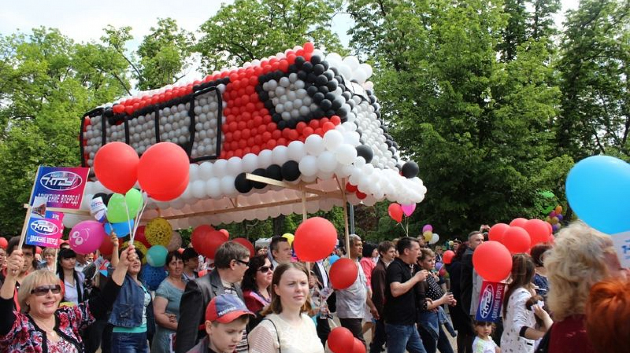 Жители Центрального округа приняли участие в первомайском шествии