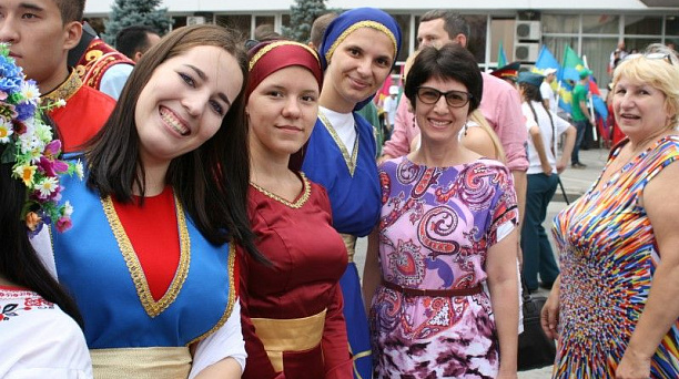 Национально-культурные объединения приняли участие в праздновании Дня государственного флага