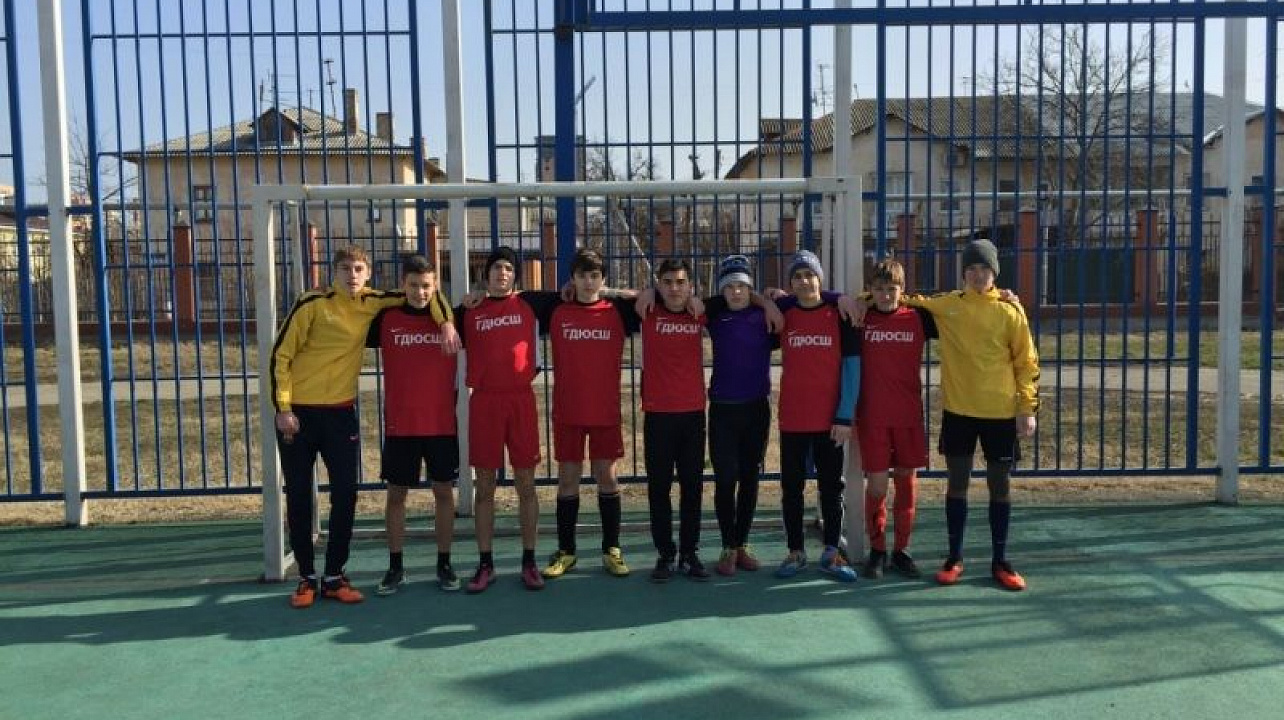 В гимназии № 33 прошел футбольный турнир