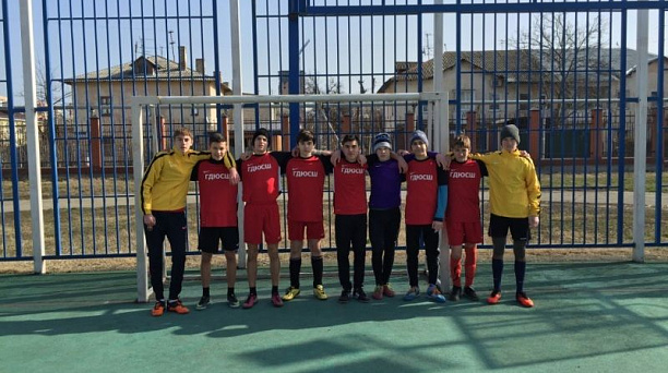 В гимназии № 33 прошел футбольный турнир