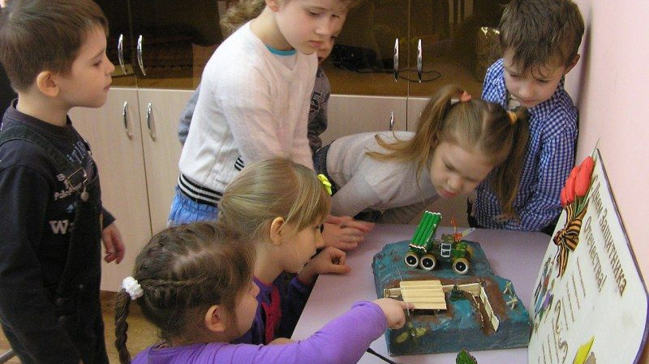 Выставка военных экспонатов открыта в детском саду № 116 Центрального округа