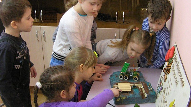 Выставка военных экспонатов открыта в детском саду № 116 Центрального округа