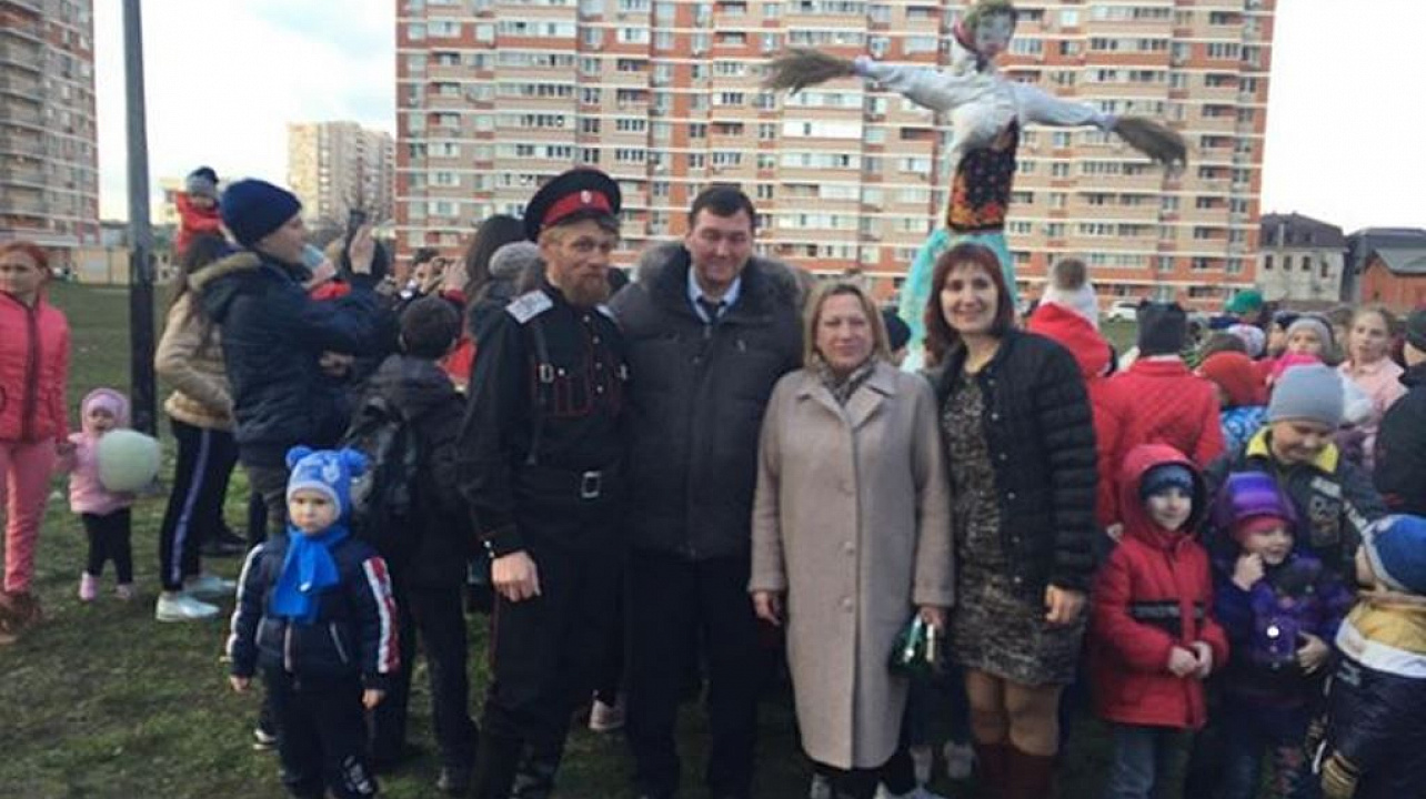 В Западном округе проводили Масленицу