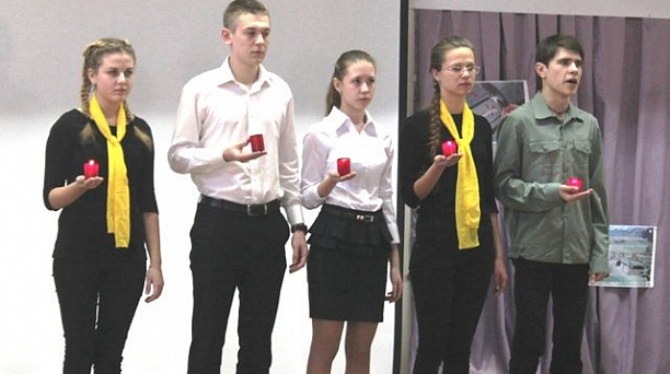 В МБОУ СОШ № 98 прошла торжественная линейка «Памяти павших»