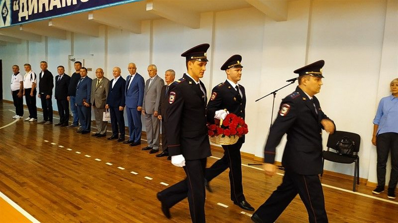 В Краснодаре состоялся турнир по волейболу, посвященный Дню сотрудника органов внутренних дел.jpg