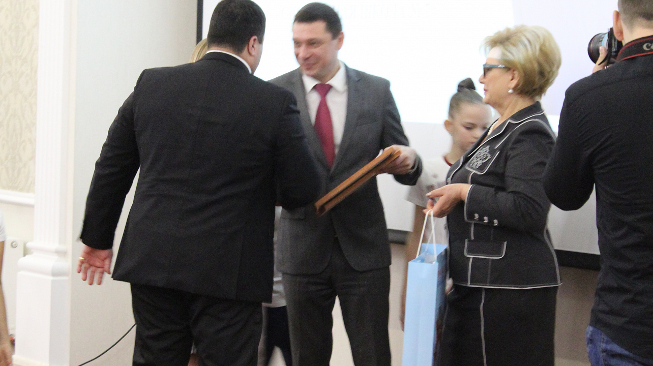 Спортивные итоги года подвели в Краснодаре. Атлетов и тренеров поблагодарил за достижения и поздравил с наступающим 2018 годом мэр Евгений Первышов. Часть 2.