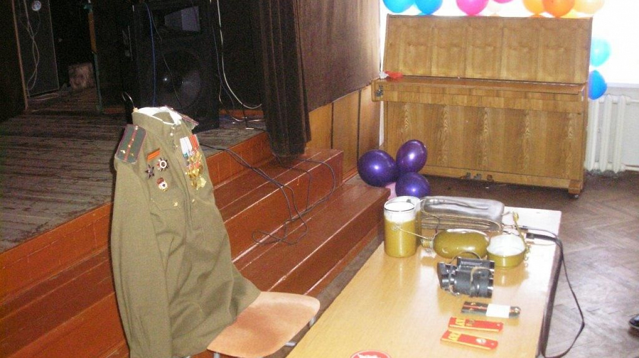 Творческие коллективы Сельского дома культуры поселка Белозерного провели патриотический час в школе №77