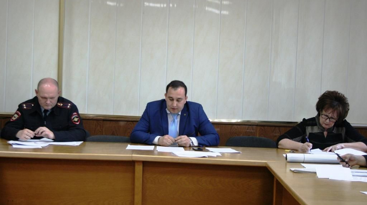 В администрации Прикубанского внутригородского округа обсудили вопросы безопасности в период праздничных дней