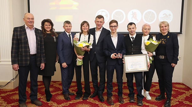 Евгений Наумов наградил лучших спортсменов и тренеров по итогам 2024 года