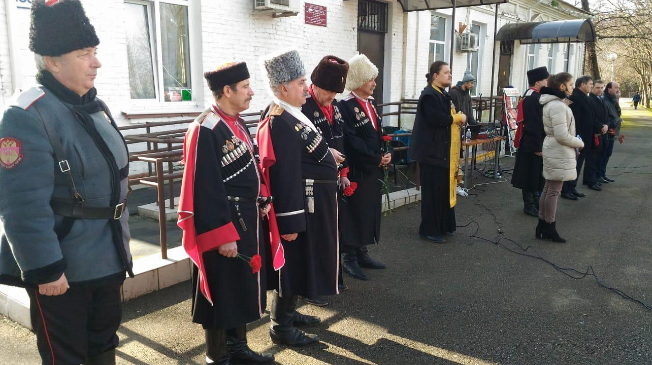 Казаки Пашковского станичного казачьего общества приняли участие в митинге, посвященном  Дню освобождения Краснодара