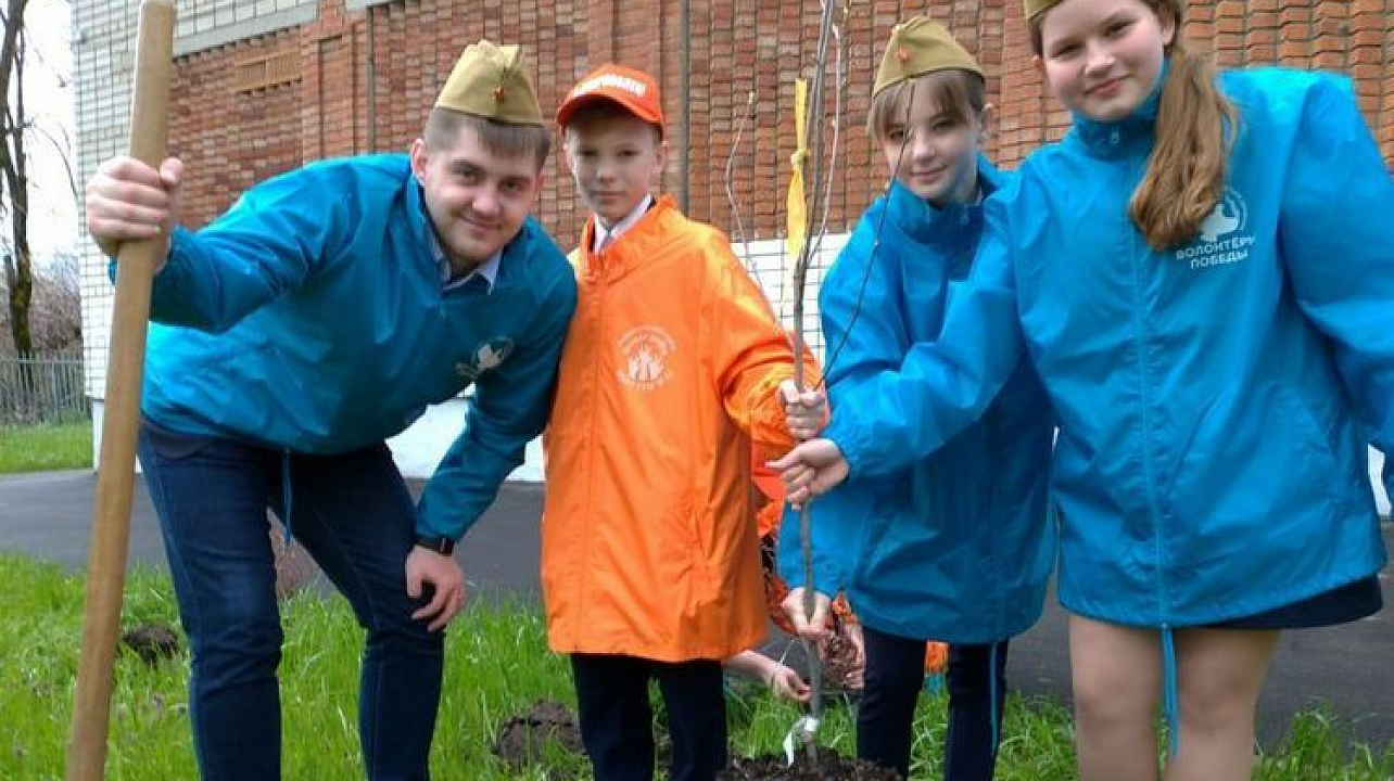 В школе № 43 заложили Аллею космонавтов