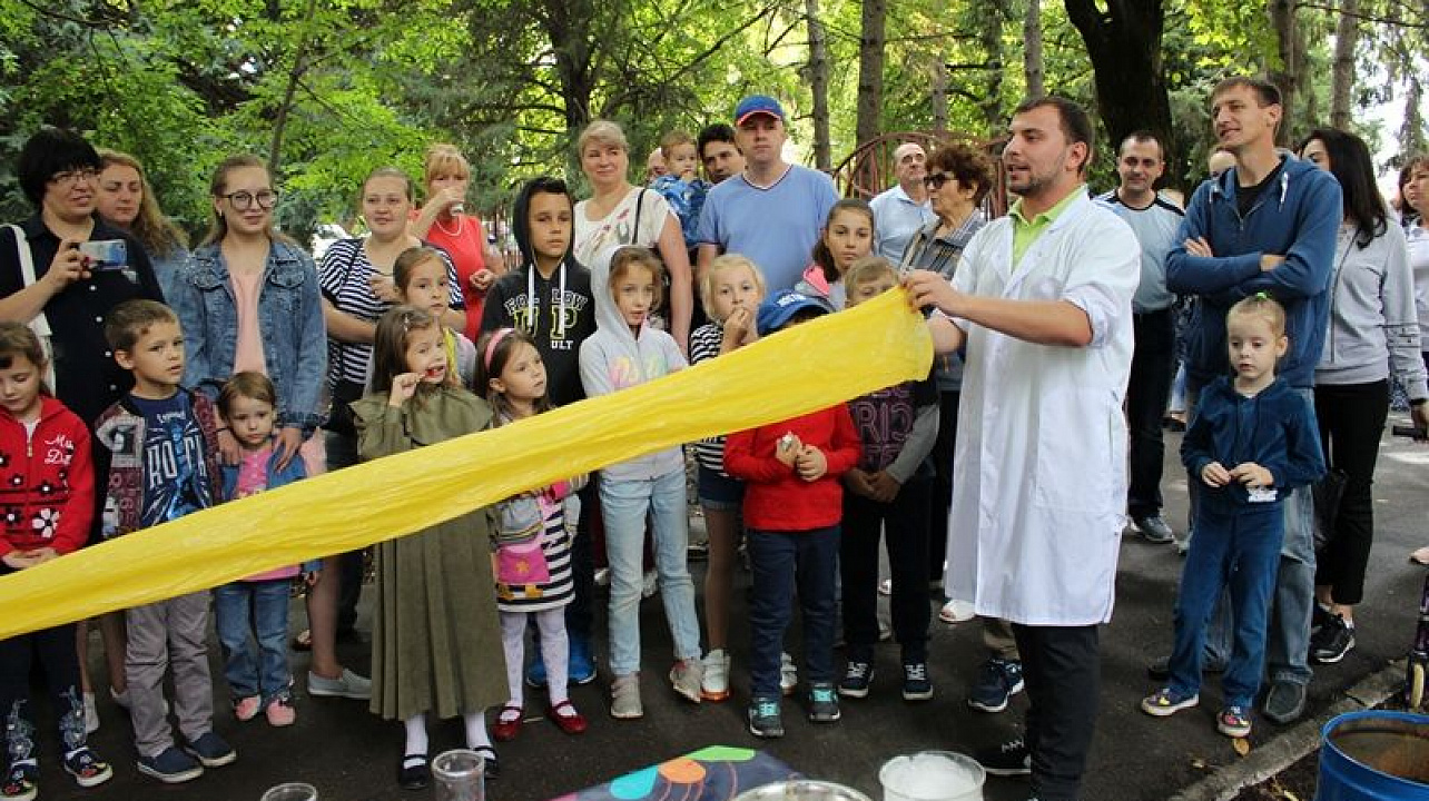 В Центральном округе торжественно открыли новый сквер «Сад Тротнера»