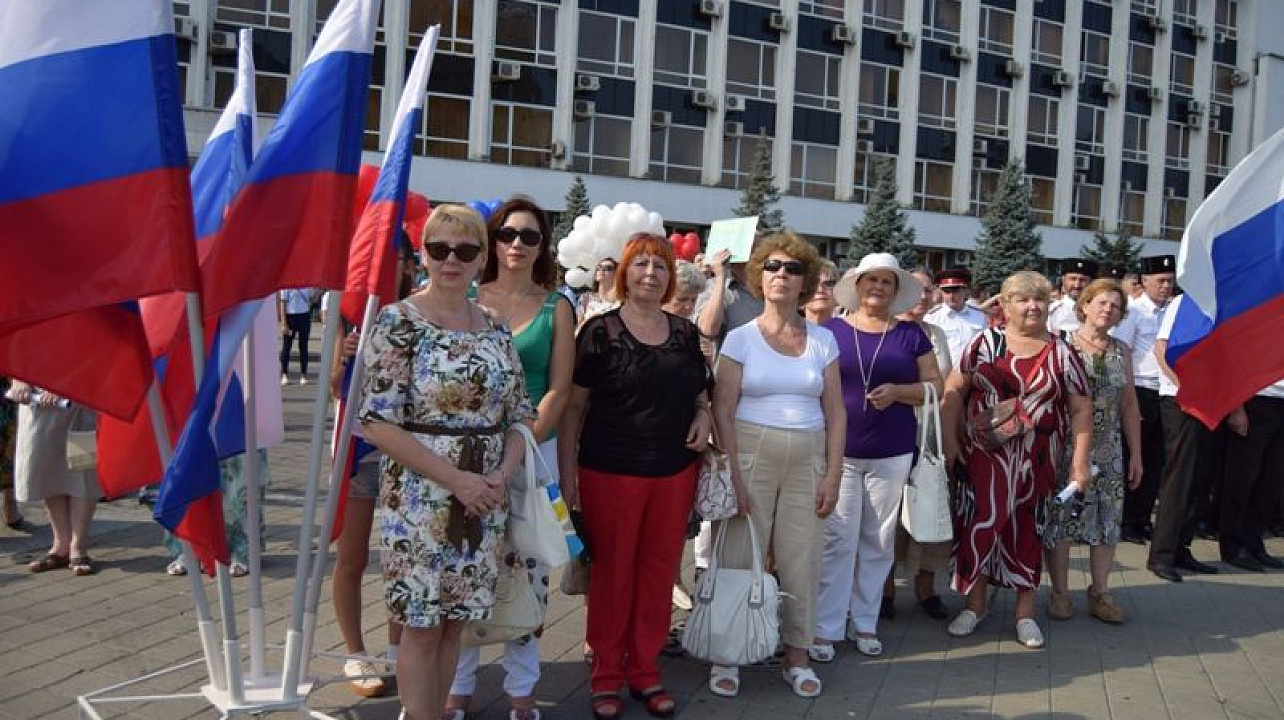 Общественность Центрального округа отметила День Государственного флага РФ