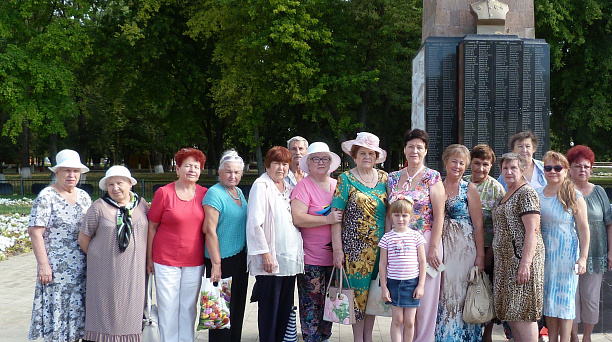 Творческие коллективы ветеранов Прикубанского округа Краснодара с успехом выступили в станице Калининской