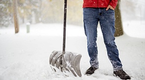 Руководителей предприятий просим усилить контроль за уборкой снега в связи с ухудшением прогноза погоды