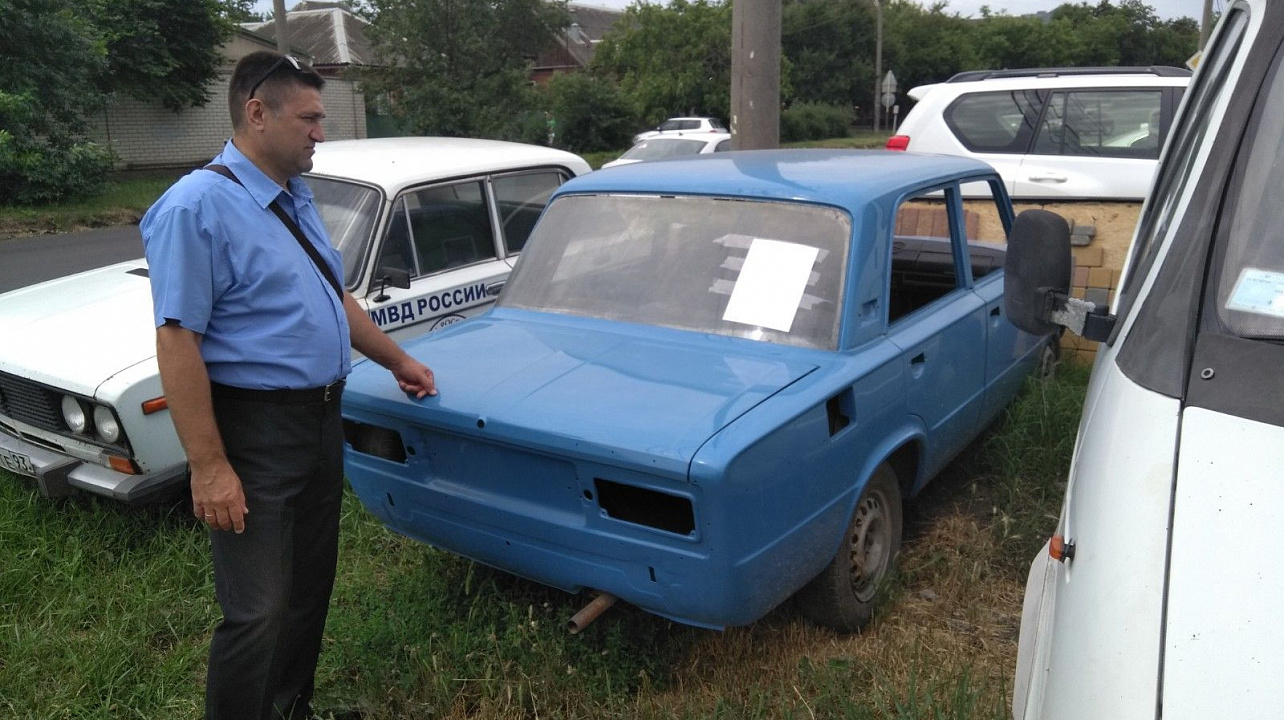 На территории Западного округа провели мониторинг улиц с целью выявления и уборки транспортных средств, брошенных собственниками