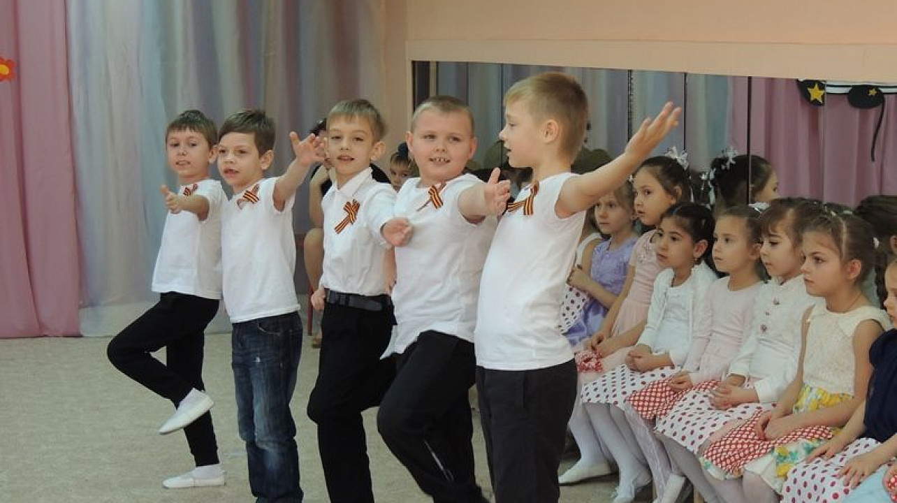 Конкурс песен "Эх, солдаты удалые!" прошел в детском саду № 87 Западного округа