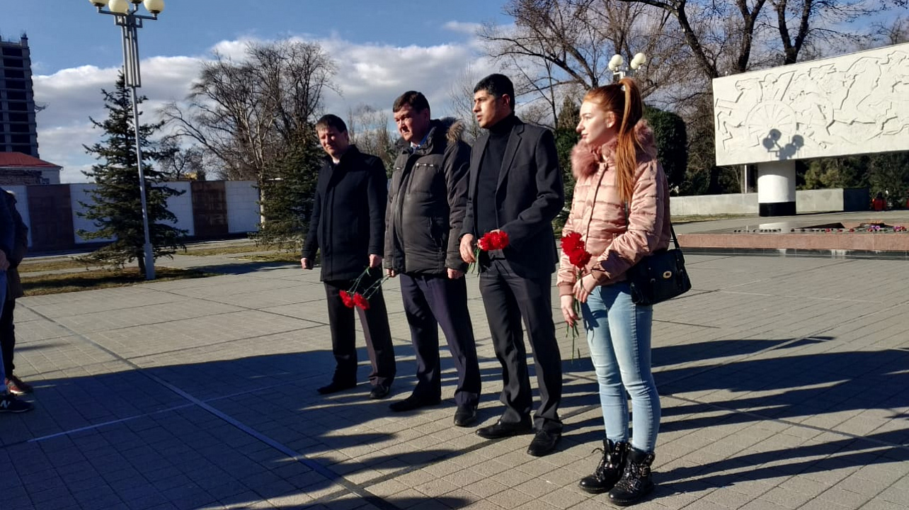 У мемориального комплекса «Площадь Памяти Героев» прошла патриотическая акция «Связь поколений»