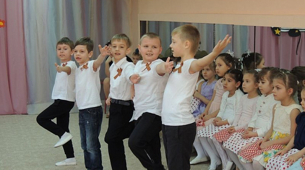 Конкурс песен "Эх, солдаты удалые!" прошел в детском саду № 87 Западного округа