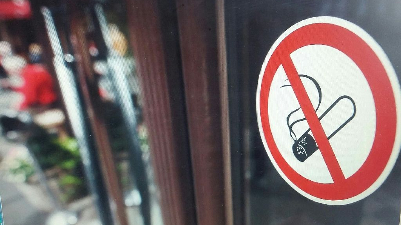 Администрация Западного округа напоминает о запрете курения на территории объектов потребительской сферы