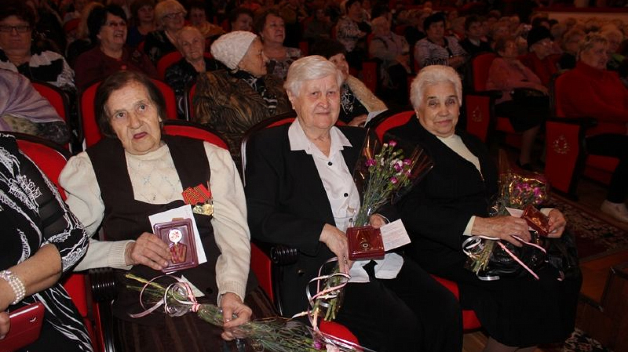 Сегодня в Центральном округе состоялось тожественное мероприятие, посвященное Международному женскому дню