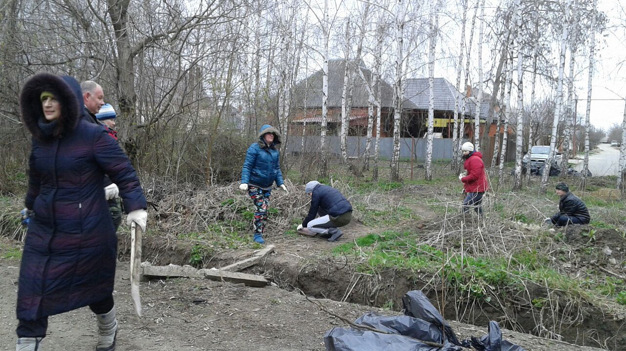 В Елизаветинской станичники наводят весенний порядок