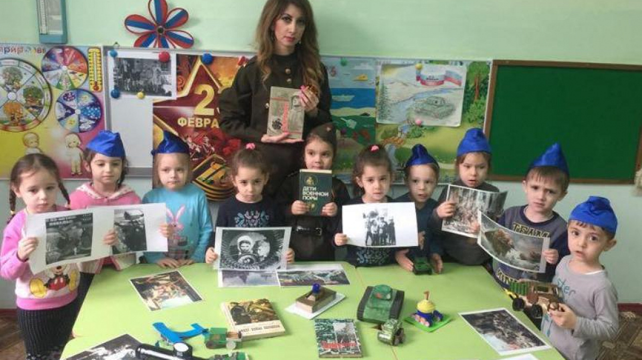 С воспитанниками детского сада Западного округа провели беседу на тему: «Прославим в веках подвиг героев»