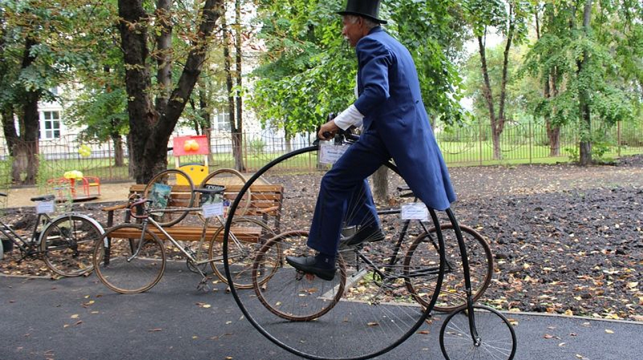 В Центральном округе торжественно открыли новый сквер «Сад Тротнера»