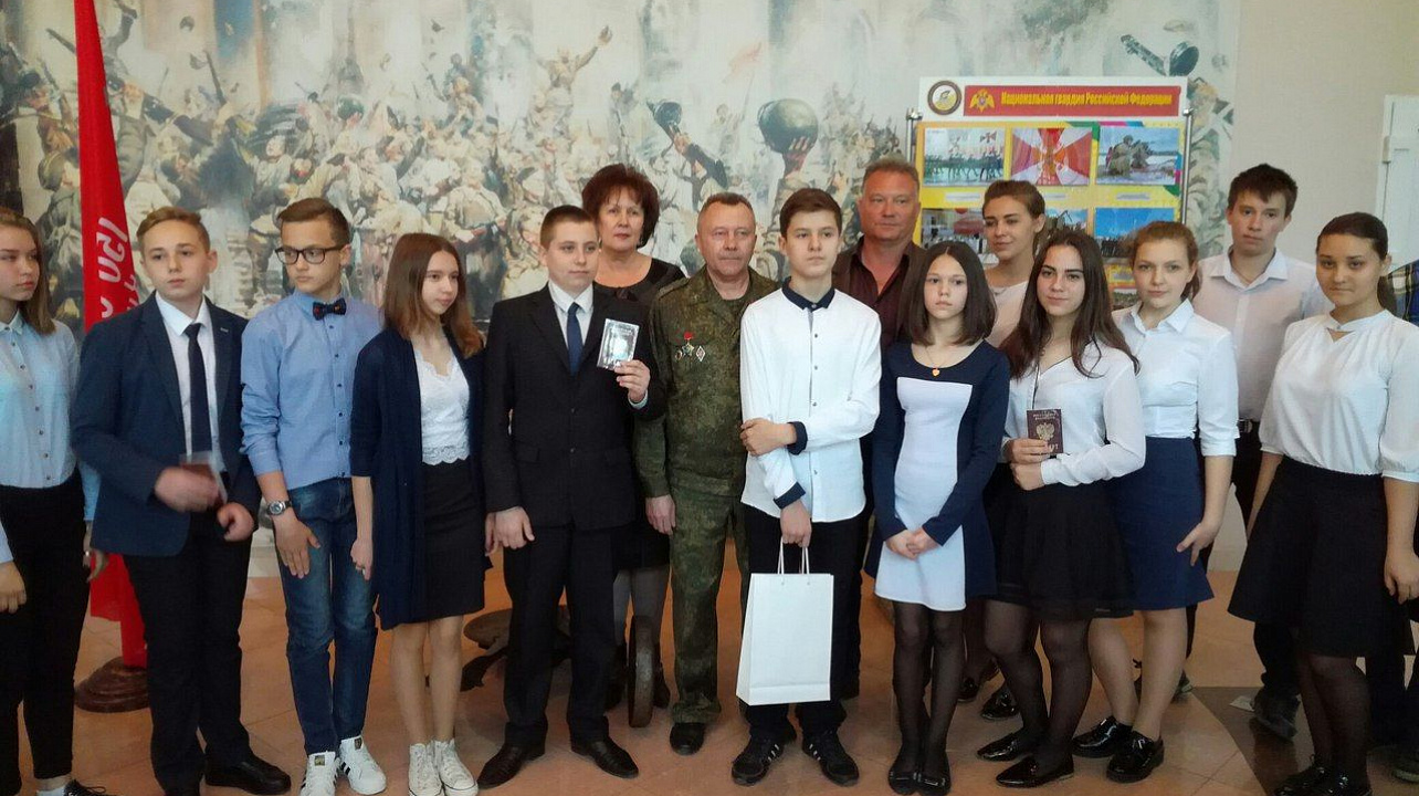 14-летним гражданам Западного округа торжественно вручили паспорта