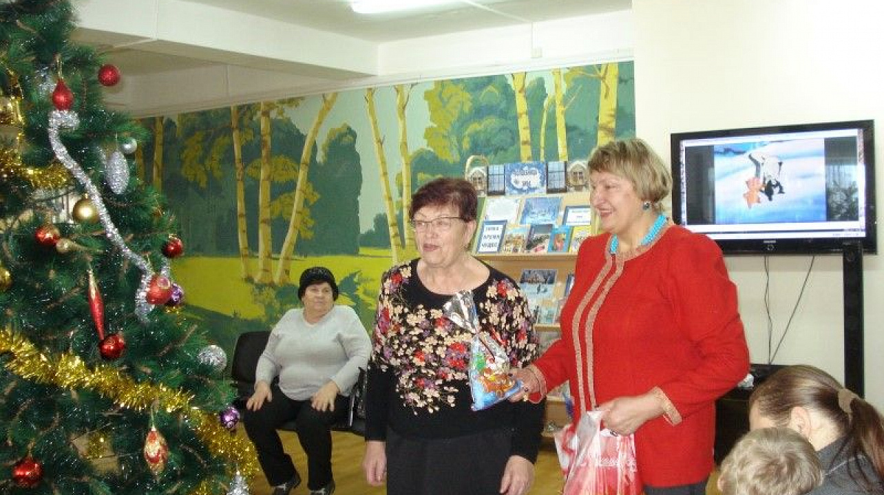 Детей и внуков «чернобыльцев» пригласили на праздник в канун Рождества (2).JPG