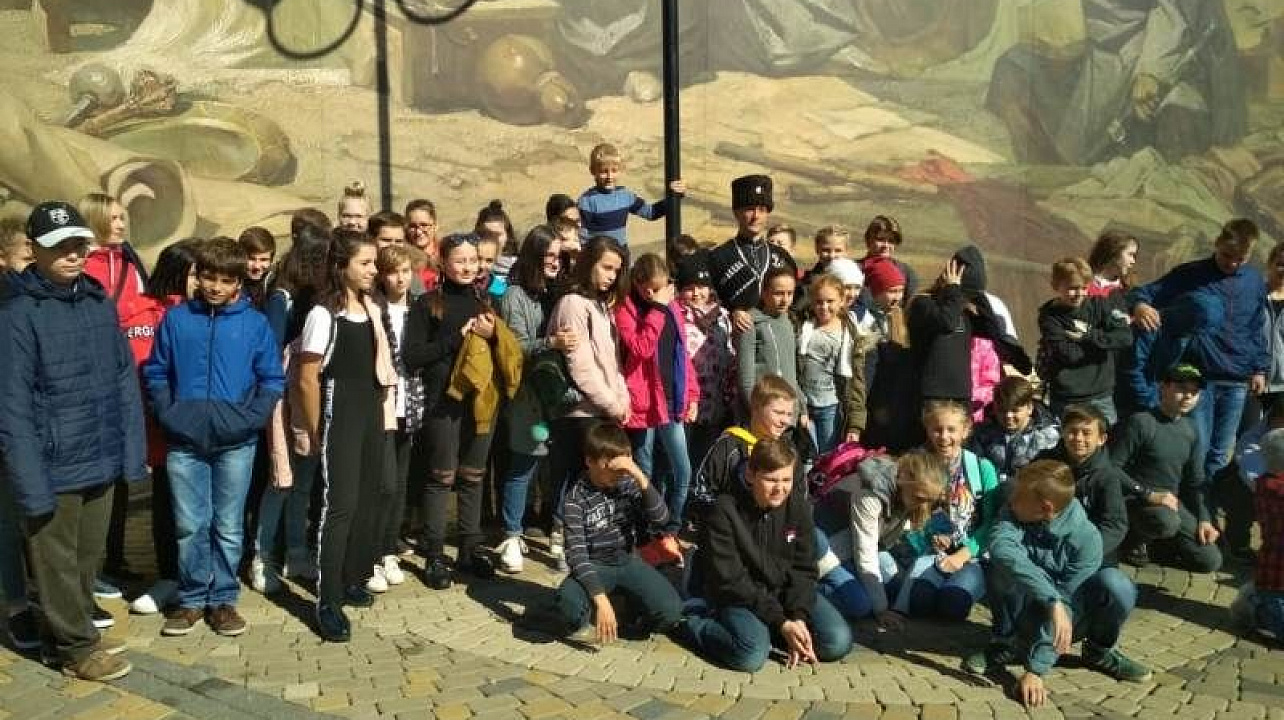 Казачьи классы школы № 46 приняли участие в пешей экскурсии «Екатеринодар – град казачий»