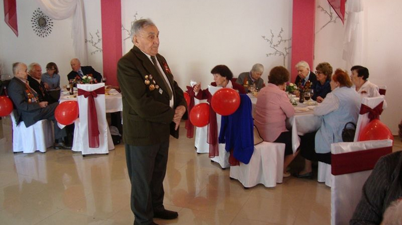 Для ветеранов Великой Отечественной войны Центрального округа праздничное чаепитие устроила редакция газеты «АиФ-Юг»