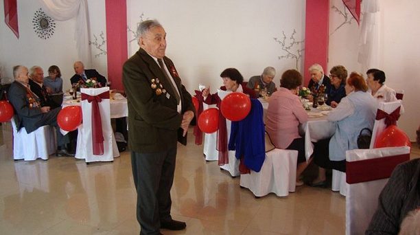 Для ветеранов Великой Отечественной войны Центрального округа праздничное чаепитие устроила редакция газеты «АиФ-Юг»