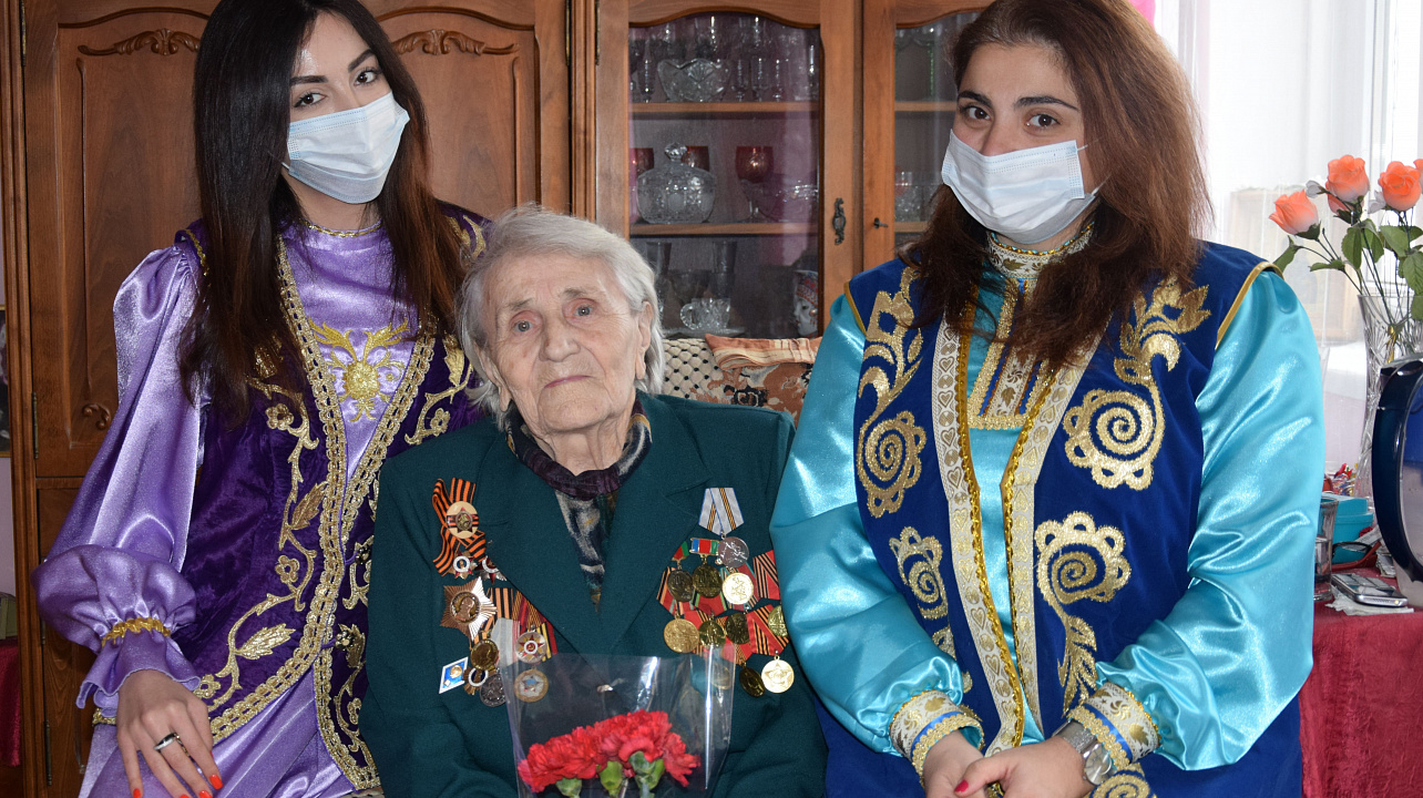 Представители национально-культурных объединений поздравили ветеранов с Днём Победы (3).JPG