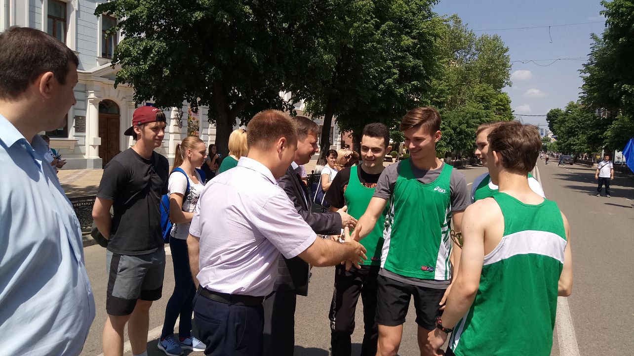 В Краснодаре прошла Всекубанская эстафета «Спортсмены Кубани — в ознаменование Победы в Великой Отечественной войне 1941–1945 годов»