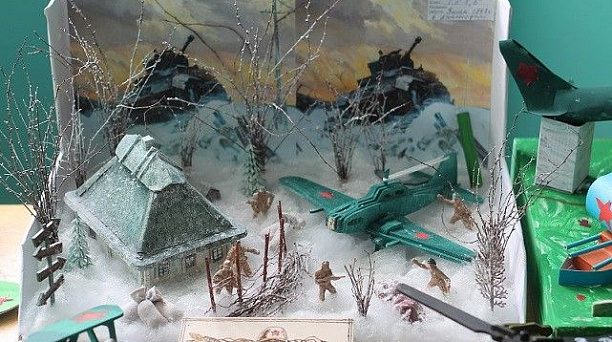 Учащиеся гимназии №72 провели выставку «72 подарка»