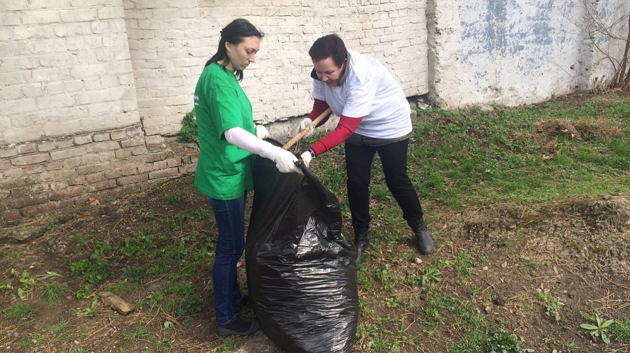 В Западном округе прошел субботник совместно с депутатом Государственной Думы РФ Натальей Костенко