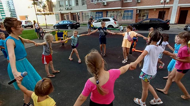 В микрорайоне Гидростроителей активисты ТОС отпраздновали День семьи, любви и верности