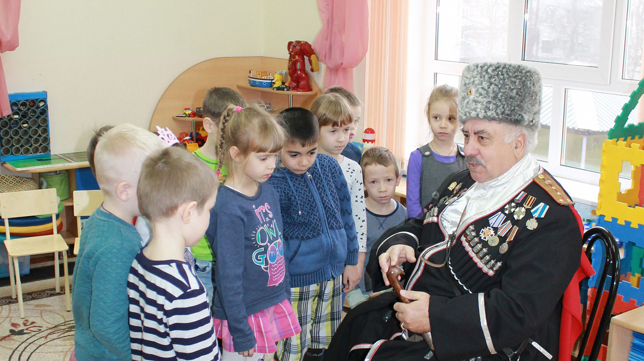 В детском саду № 234 прошла встреча с подъесаулом Юрием Михайловичем Кулабуховым