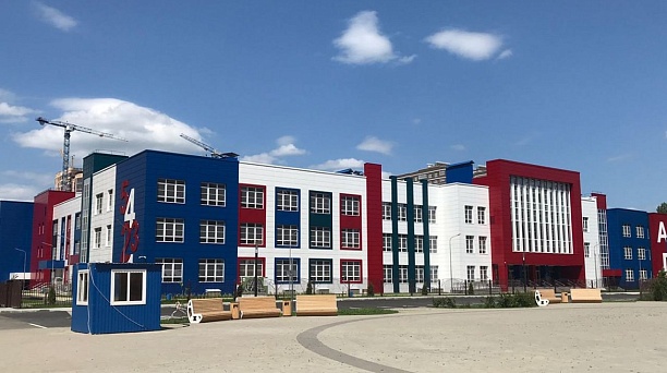 Завершилось строительство школы на 1550 мест в районе Западного Обхода