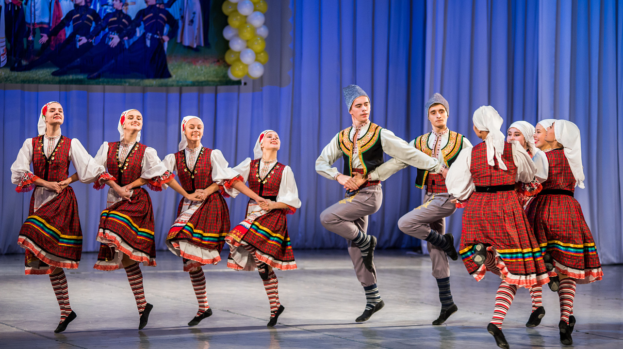 С аншлагом прошёл в Краснодаре традиционный фестиваль национальных культур (12).jpg