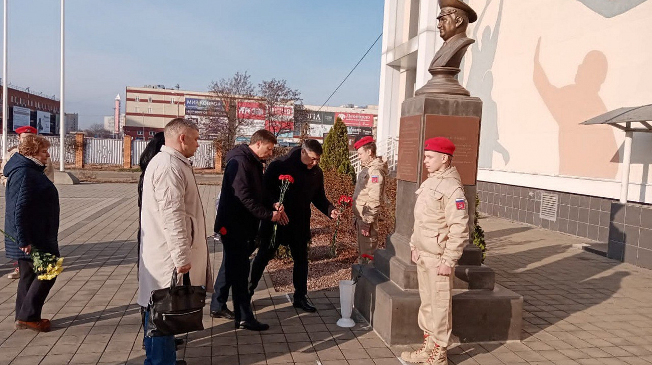 Сегодня у всех памятников и захоронений героев Великой Отечественной войны в Прикубанском округе прошли возложения цветов