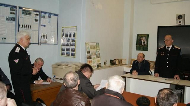 Исполняющий обязанности атамана Екатеринодарского районного казачьего общества есаул Сергей Васин встретился с казаками Прикубанского округа