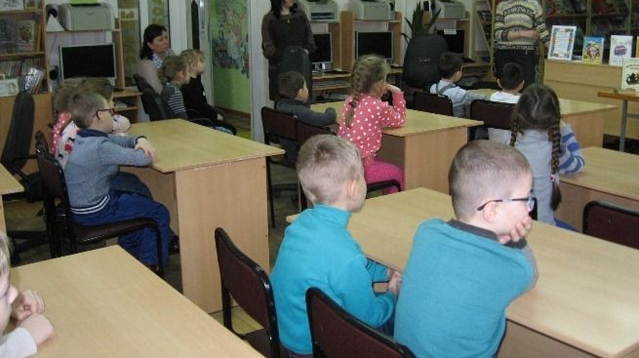 В библиотеке Западного округа провели библиографический обзор-игру «Сказки дедушки Чукоши»